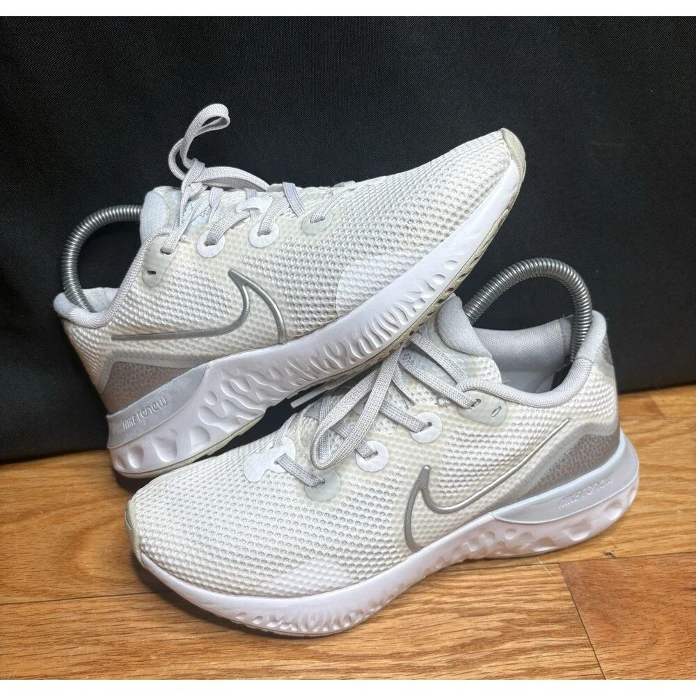 Nike Womens Renew Run CK6360-003 White Athletic Running Shoes Sneakers Size 7.5